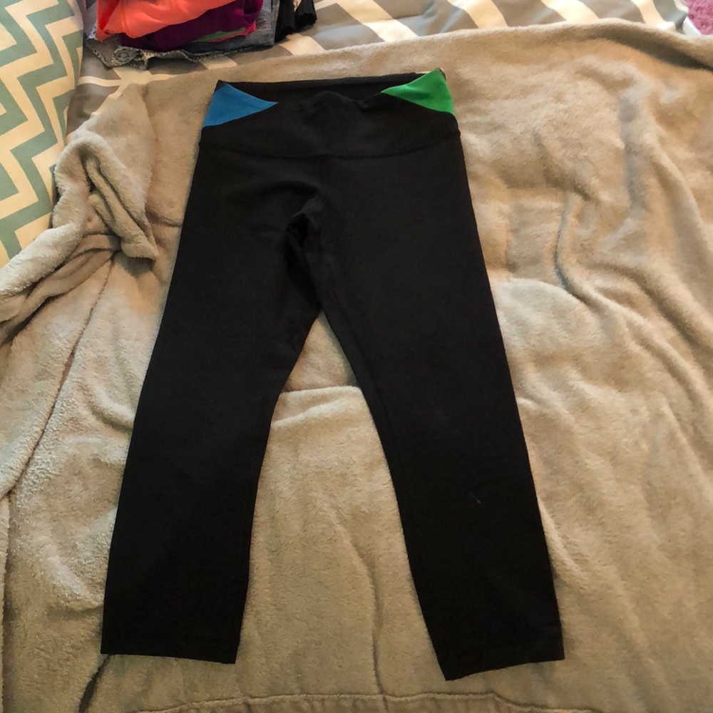 Black cropped leggings